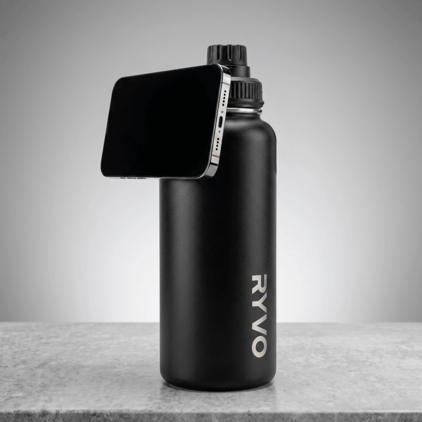 The Ringo - 1L Bottle with Magnetic Phone Cap
